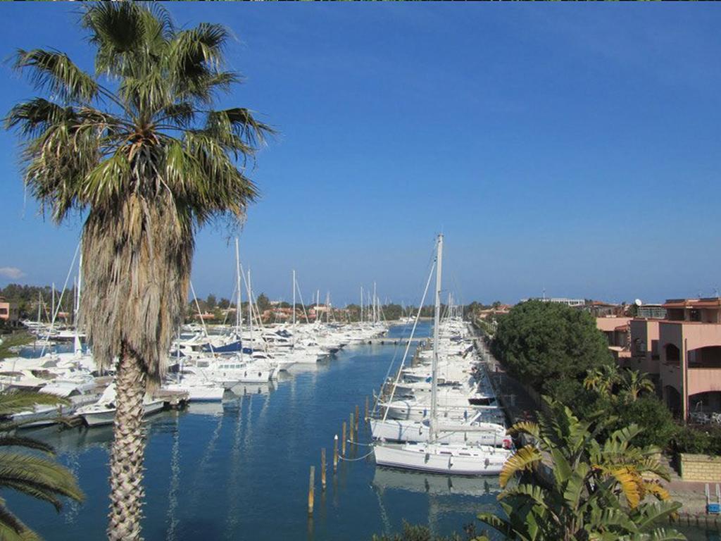 Baia Dei Delfini Aparthotel