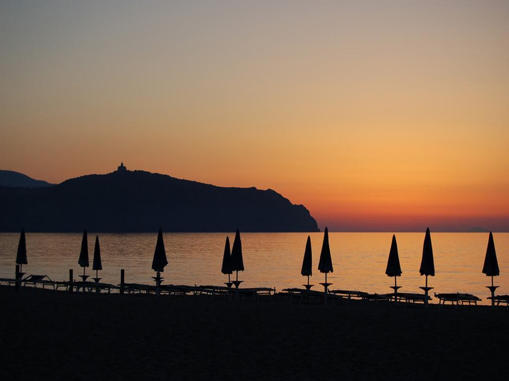 Baia Dei Delfini Aparthotel Furnari