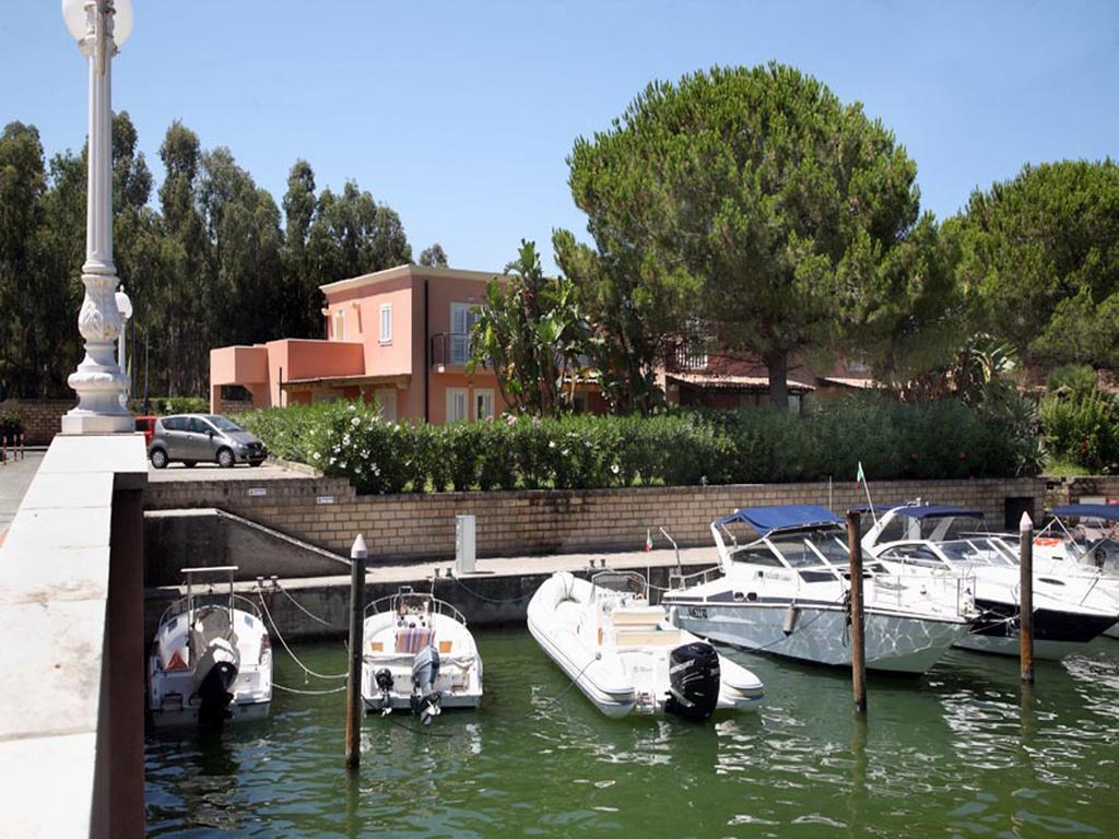 Baia Dei Delfini Aparthotel